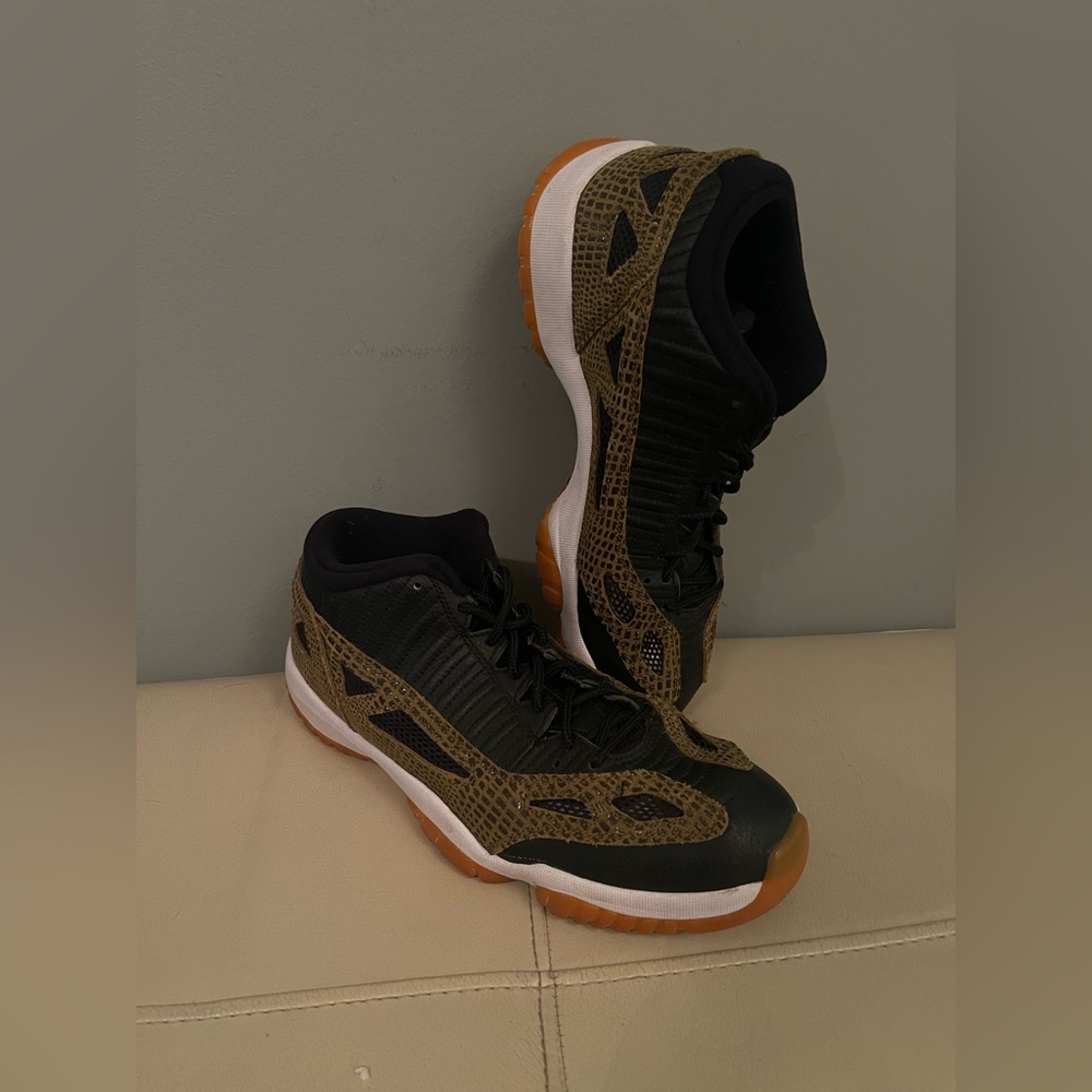 Air Jordan 11 IE Low Croc Sneakers Men’s Size 10 Women’s size 11.5